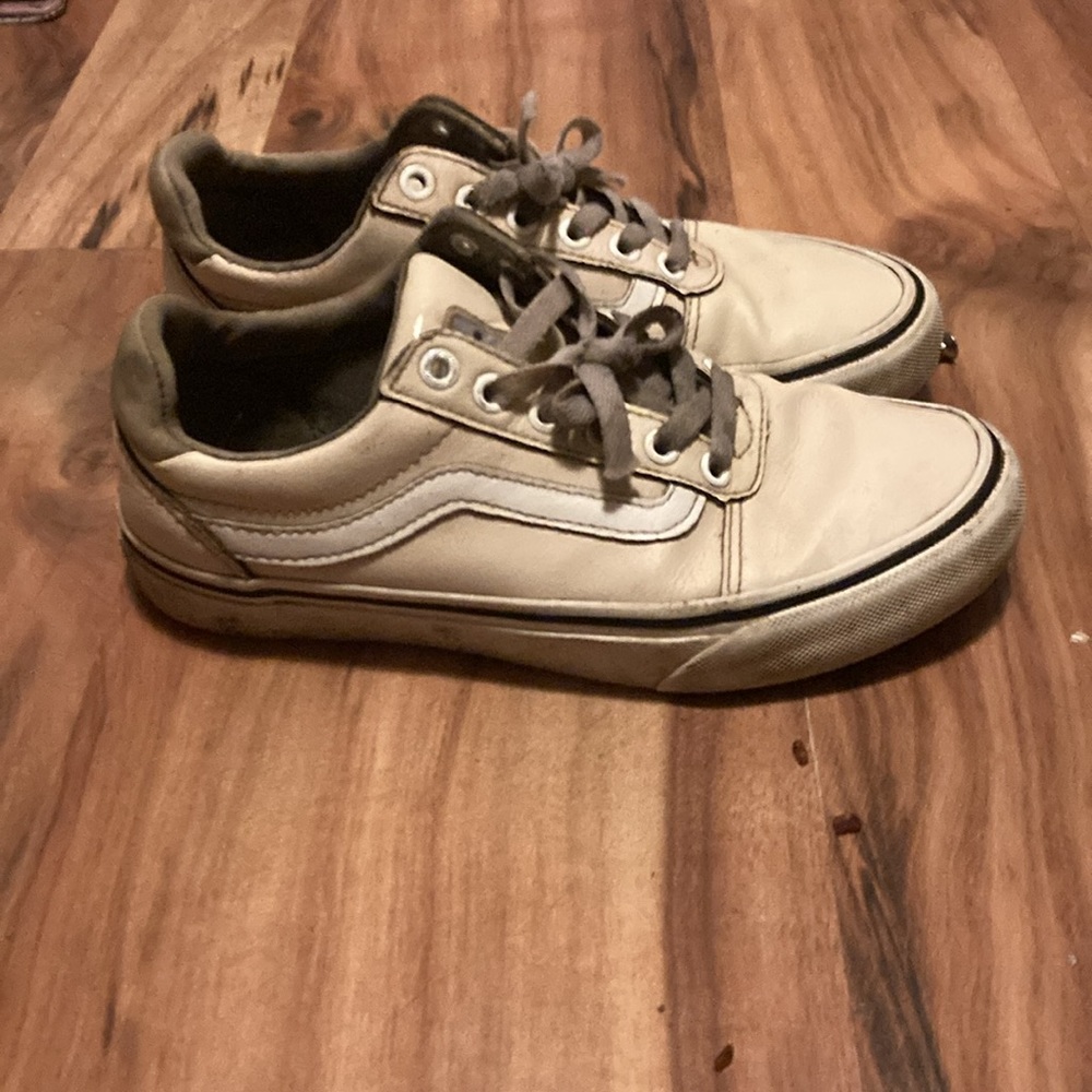 VANS - Picture 2 of 3